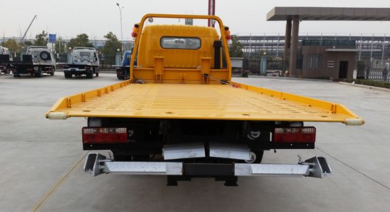 楚勝牌東風(fēng)多利卡工程黃色一拖二清障車(chē)