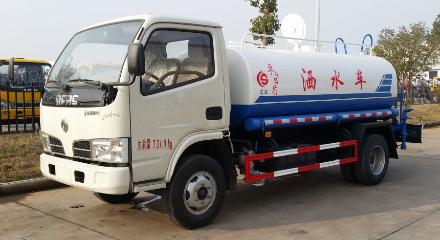 楚勝牌東風(fēng)多利卡5噸灑水車(chē)