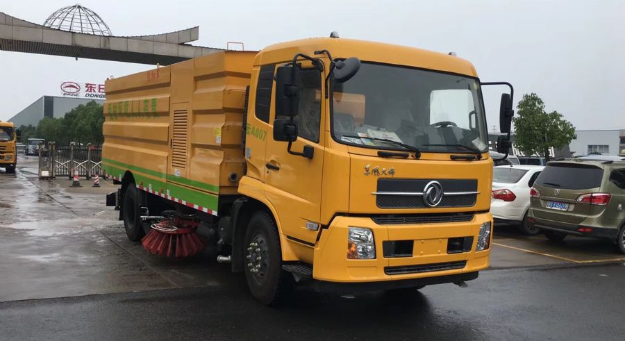 東風(fēng)天錦新款駕駛室洗掃車(chē)