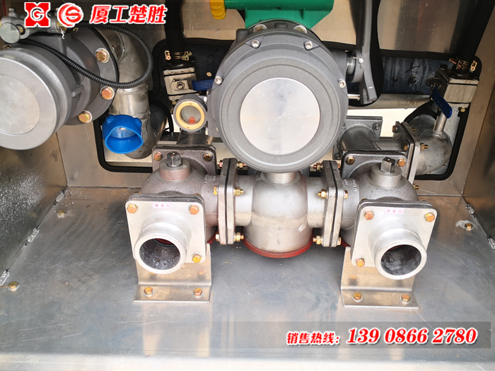 多利卡D9汽油14.3方，柴油16.2方鋁合金運(yùn)油車