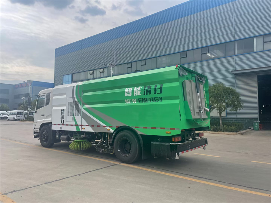 東風(fēng)天錦無(wú)副發(fā)動(dòng)機(jī)洗掃車