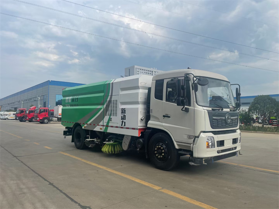東風(fēng)天錦無(wú)副發(fā)動(dòng)機(jī)洗掃車