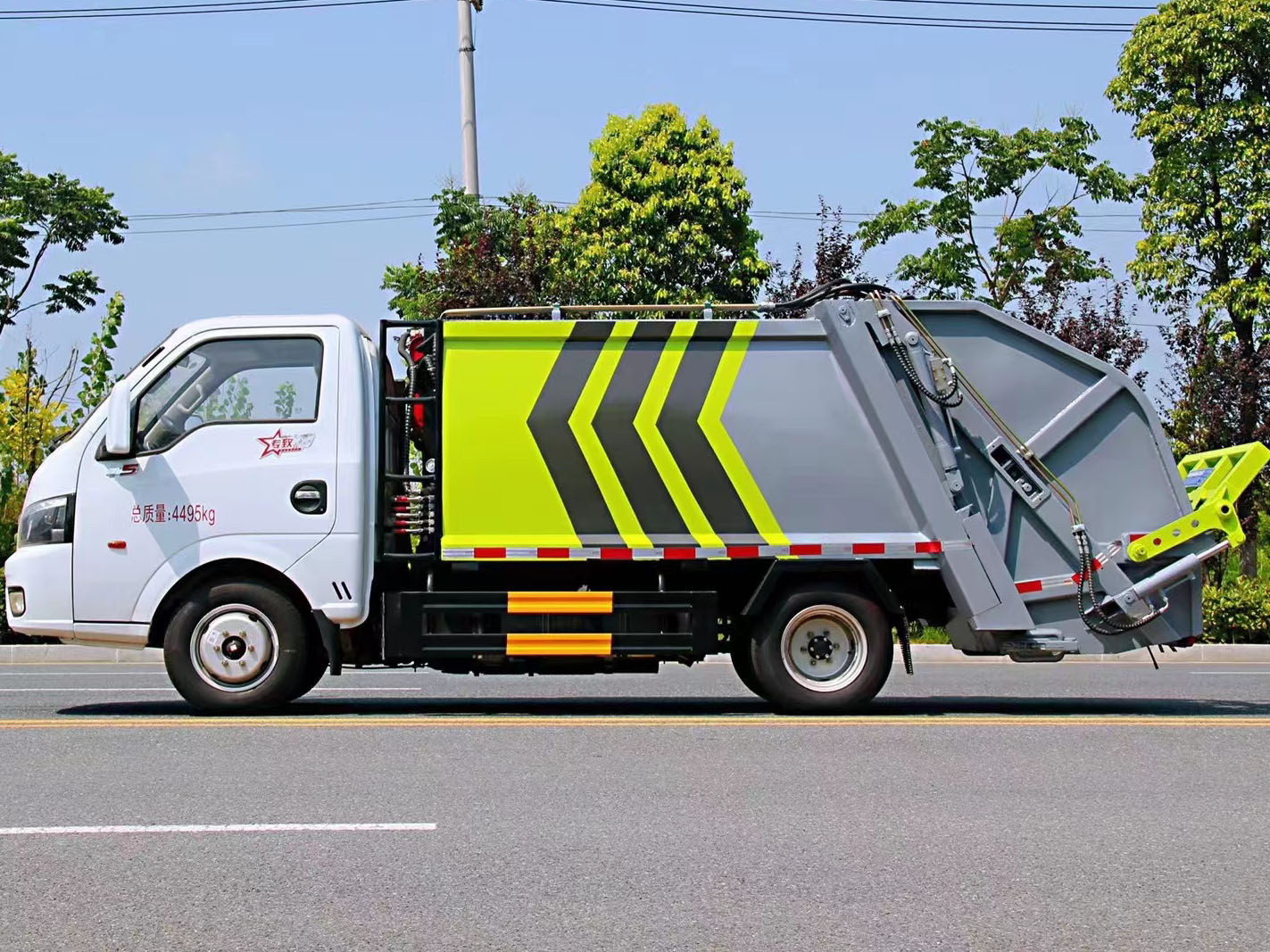 正常上戶(hù)藍(lán)牌壓縮式垃圾車(chē)