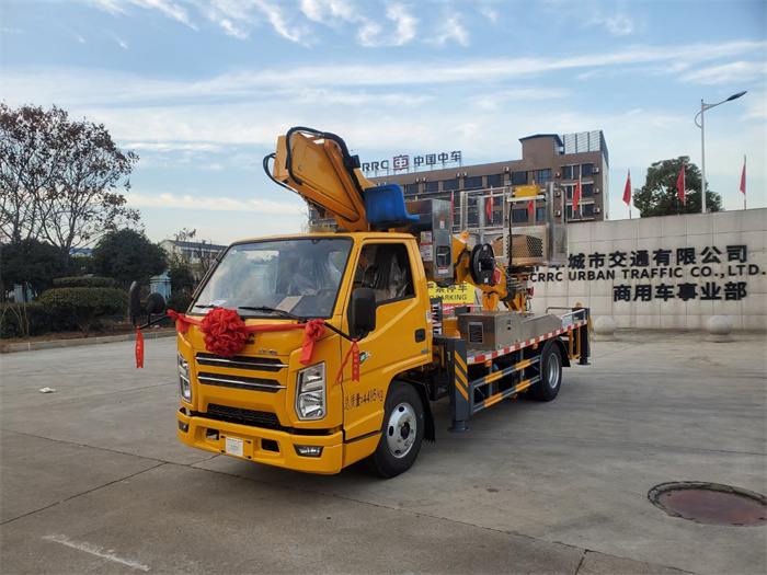 江鈴24米直臂高空作業(yè)車發(fā)往龍巖武平，祝賴總用車愉快